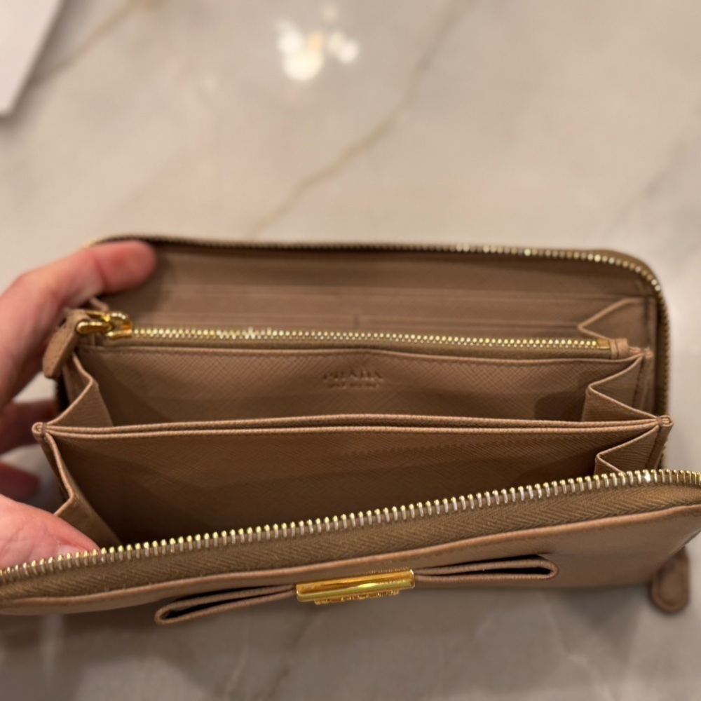 ❤️Prada - Saffiano Long Zip Wallet - Picture 3 of 5